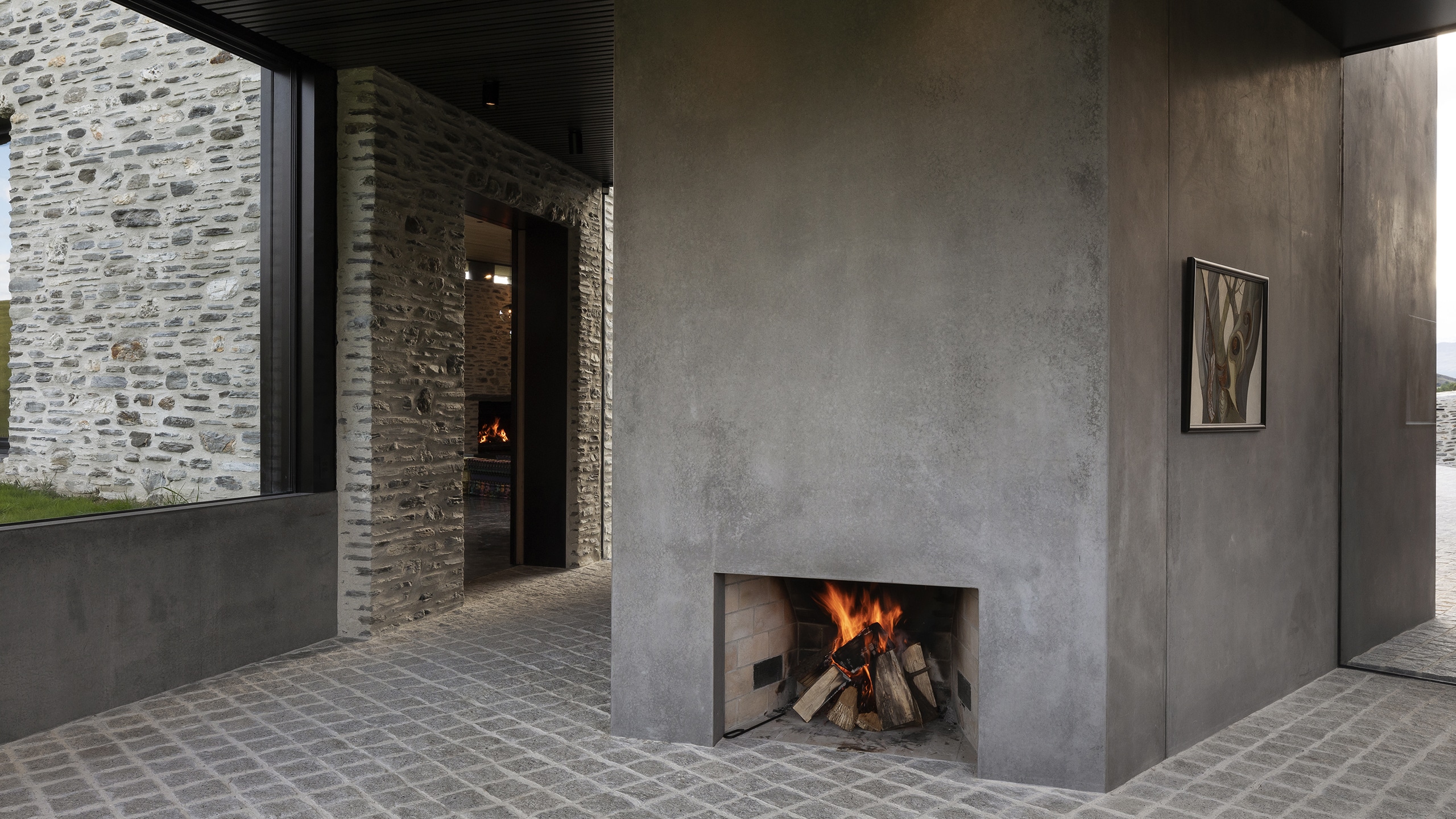 ARROWTOWN HSE_4245 coloured cast concrete walls