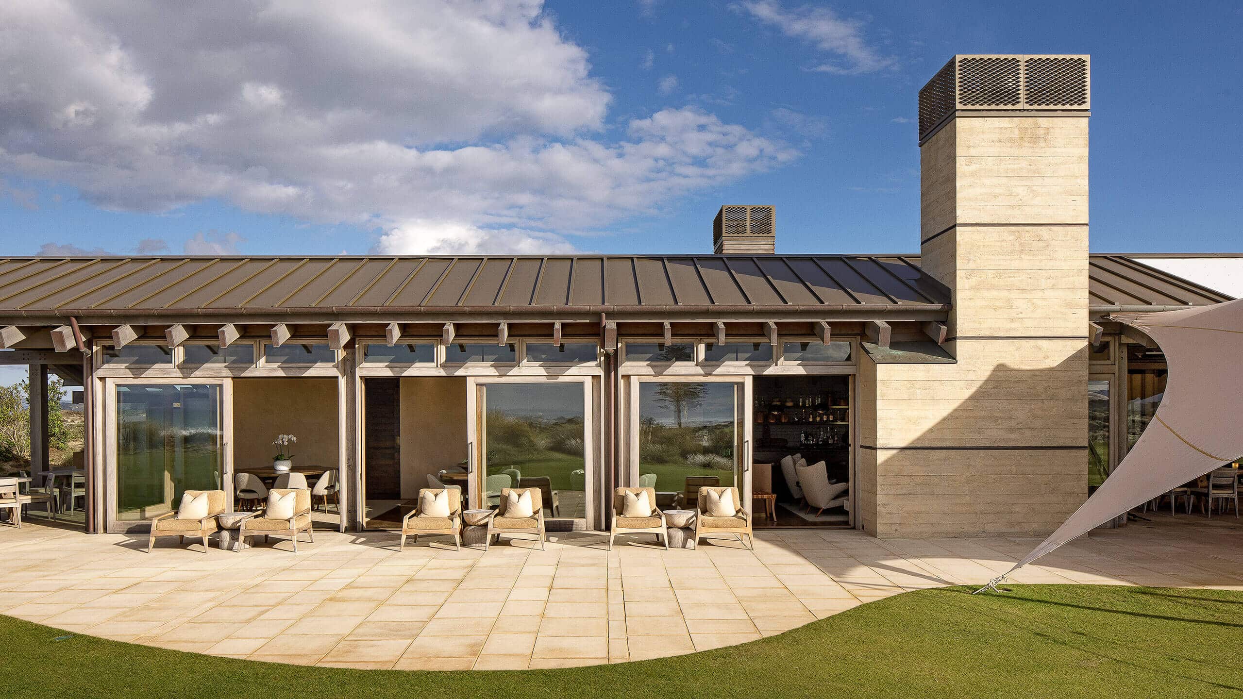 coloured-concrete-walls-exterior-tara-iti-golf-club