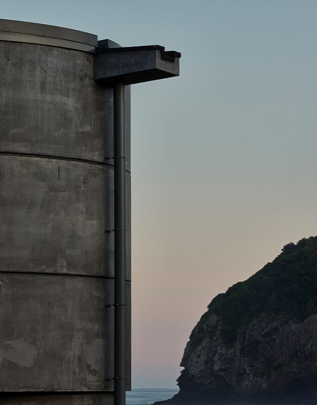 peterfell-north-piha-tower-hero-image-SM-627x800-2